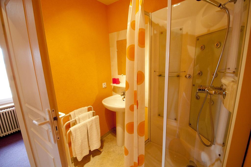 Hotel Bellavista "Bellevue" Saignelégier 外观 照片