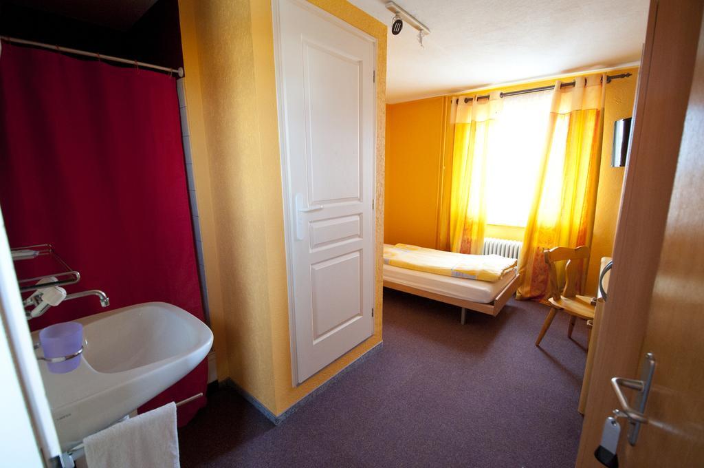 Hotel Bellavista "Bellevue" Saignelégier 外观 照片