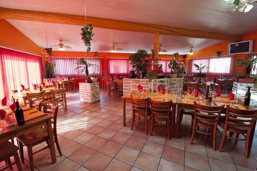 Hotel Bellavista "Bellevue" Saignelégier 外观 照片